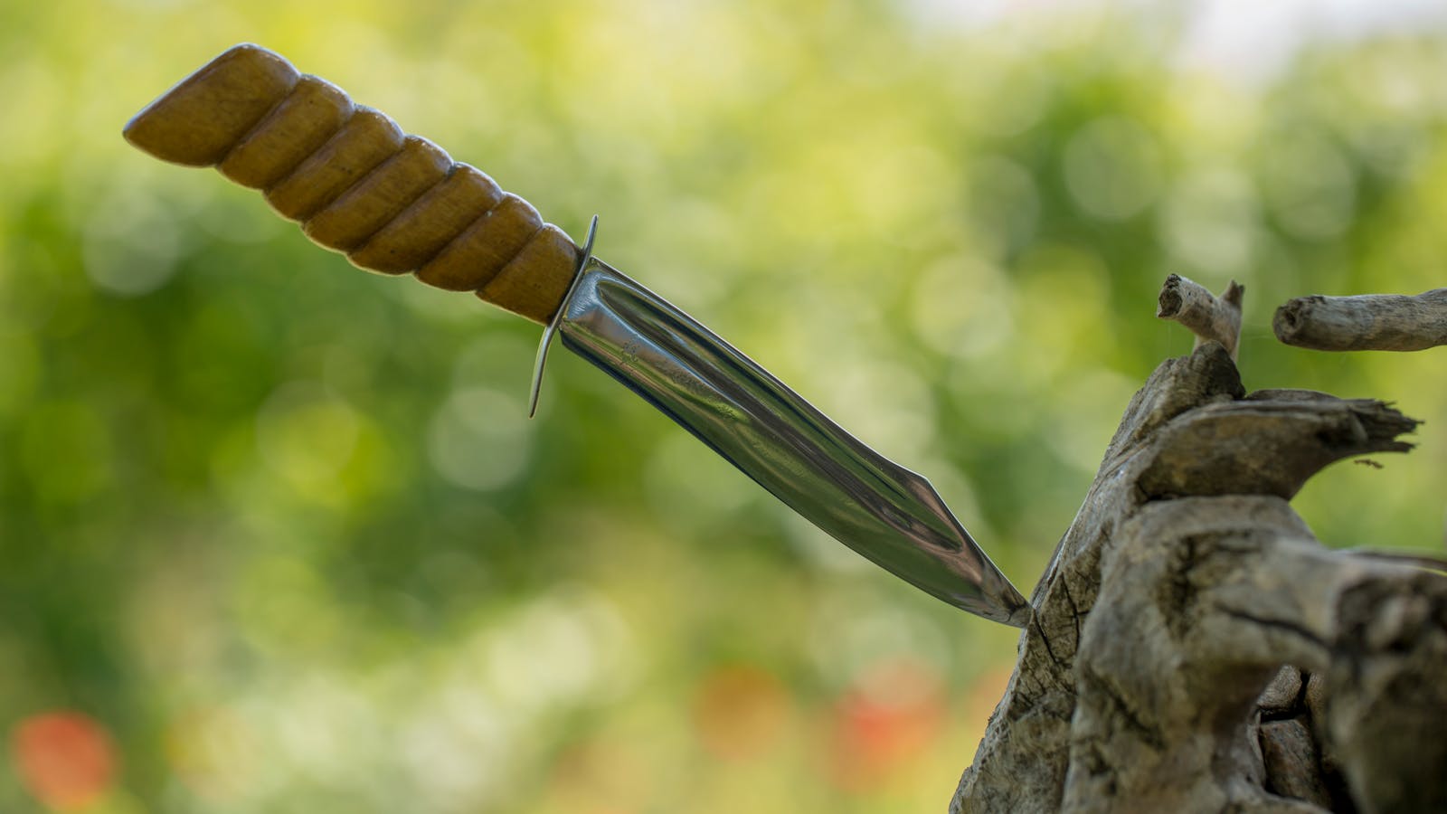 Best Hunting Knives, Sharpeners & Field-Dressing Kits for 2026: A Lease Hunter's Buyer's Guide